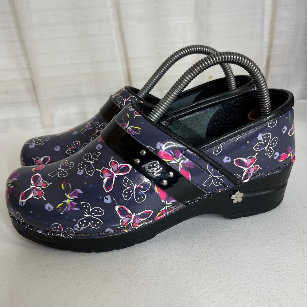 Koi by Sanita Clogs “Butterfly” Purple Patented Leather Size‎ 38 (bin b6)